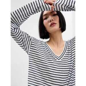 GAP Women's Navy and White Striped V-Neck Sweater